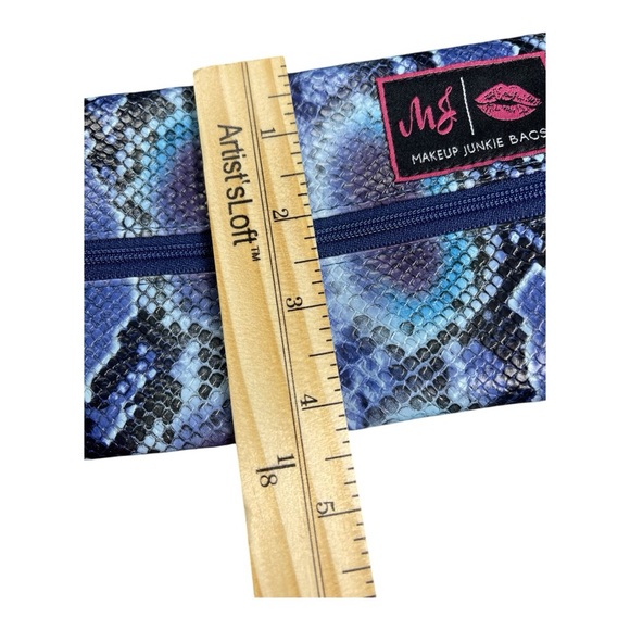 Stylish Makeup Junkie Bag – Snake Print - Picture 5 of 5